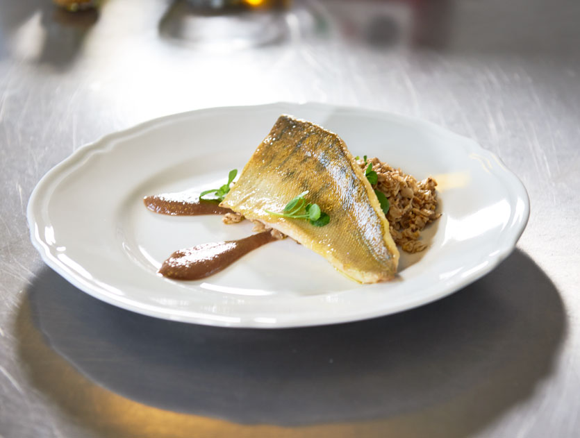 Sandacz z owsianką i puree z rodzynek