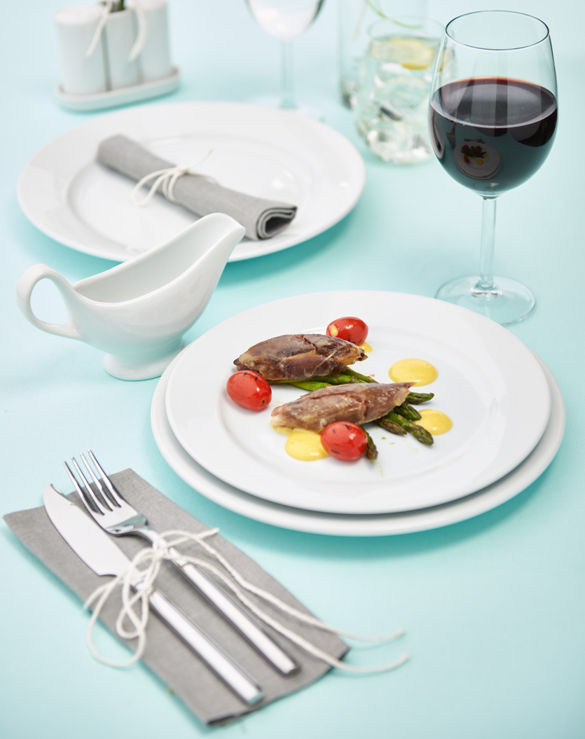 Nóżki jagnięce, szparagi sous-vide z olejem dyniowym, domowy majonez rzepakowy, grillowane pomidorki koktajlowe Nóżki jagnięce, szparagi sous-vide z olejem dyniowym, domowy majonez rzepakowy, grillowane pomidorki koktajlowe